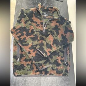 Todd Snyder fleece camouflage pull over jacket with 1/4 zipper